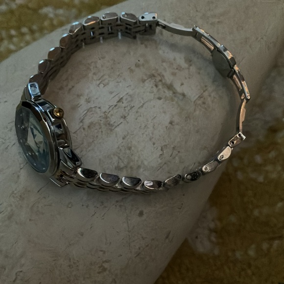 Beautiful dress watch. Blue face with silver and gold NWT - Picture 3 of 4